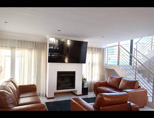 4 BEDROOM HOUSE TO LET IN WILDTUIN PARK